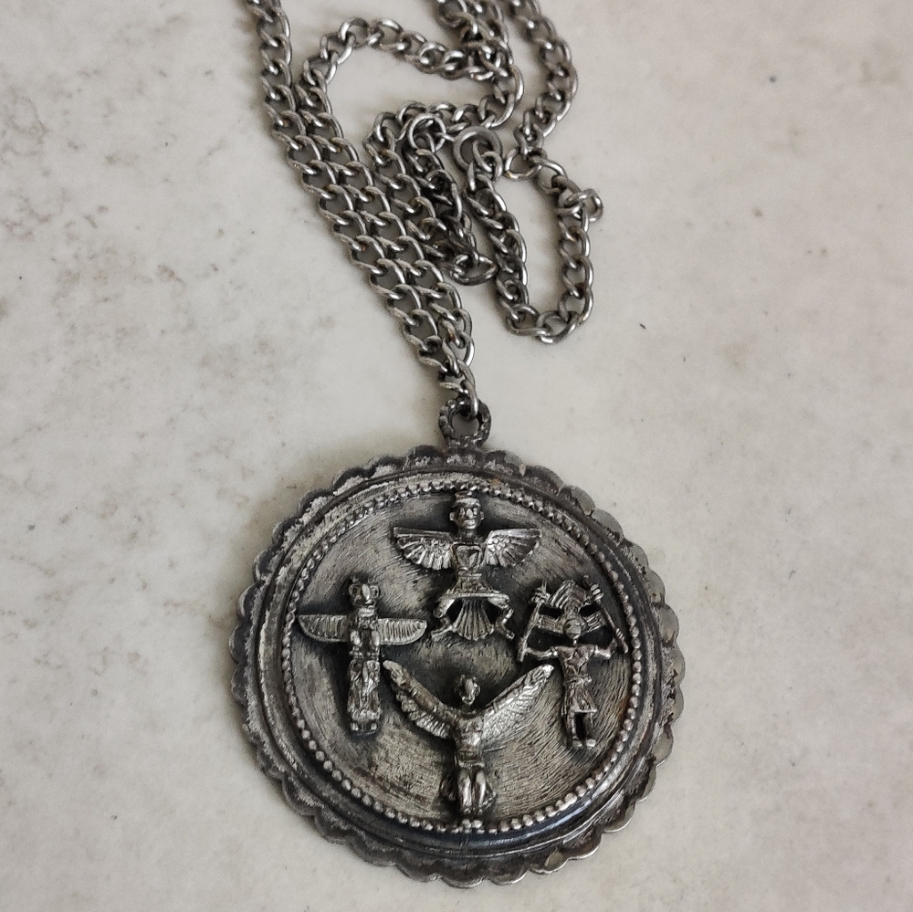 Vintage Native American Totem Pole Silver Metal Medallion Necklace - Picture 9 of 14